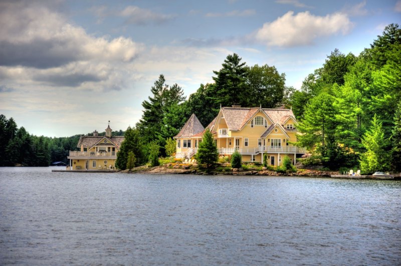 Дом на озере Онтарио