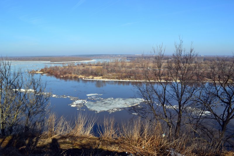 Река Ока весной