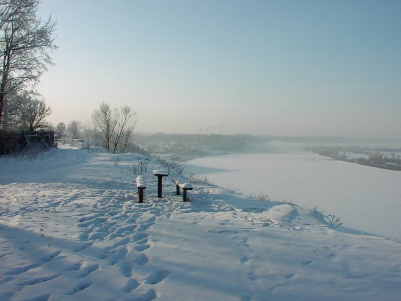 Замерзшая река Ока