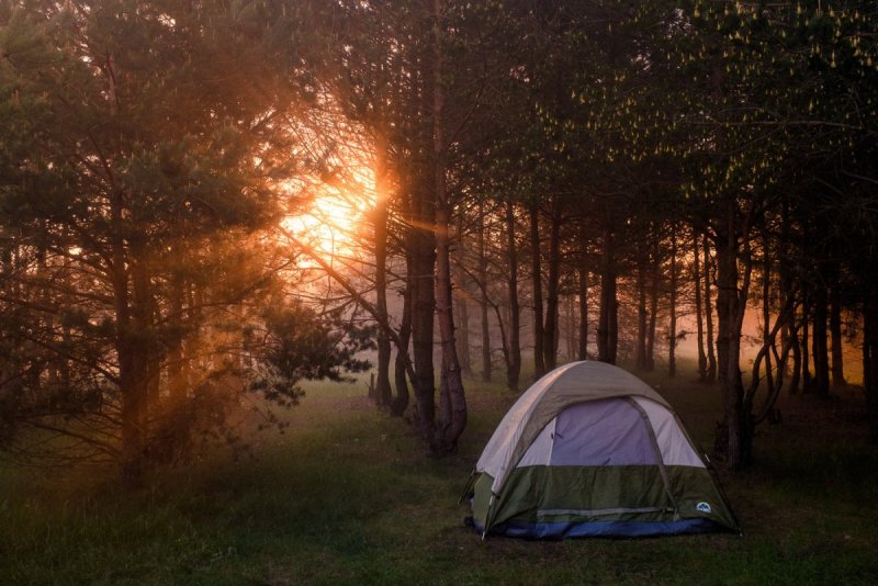 Палатка для похода в лес