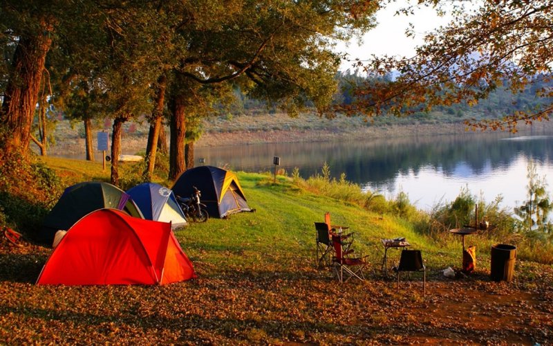 Вечеринка на природе с палатками
