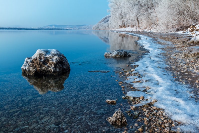 Река Волга зимой замерзает