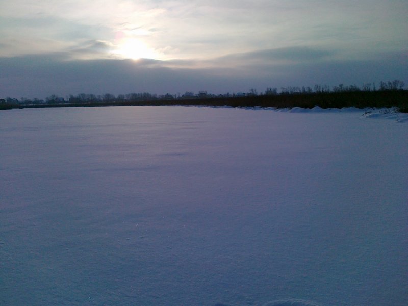 Широкая река Волга зимой