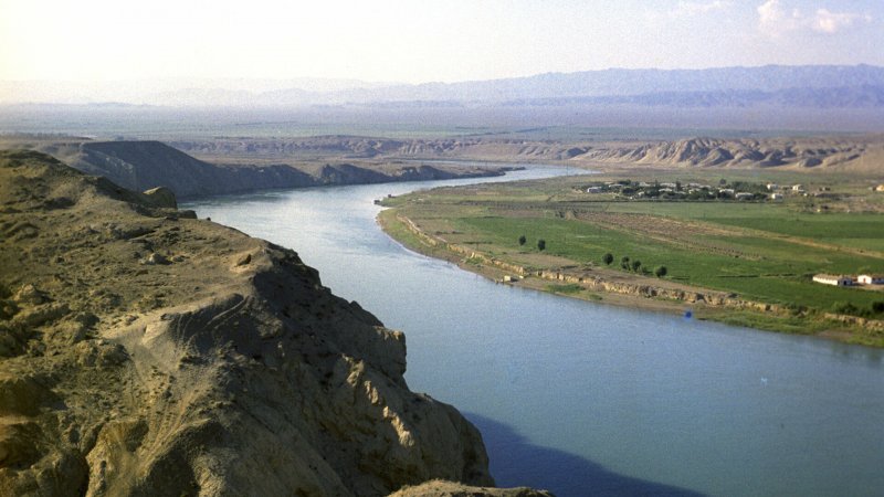 Река Сырдарья в Казахстане
