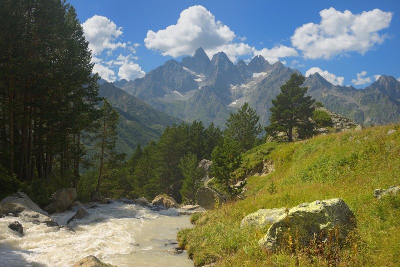 Горный пейзаж Долина Кавказа