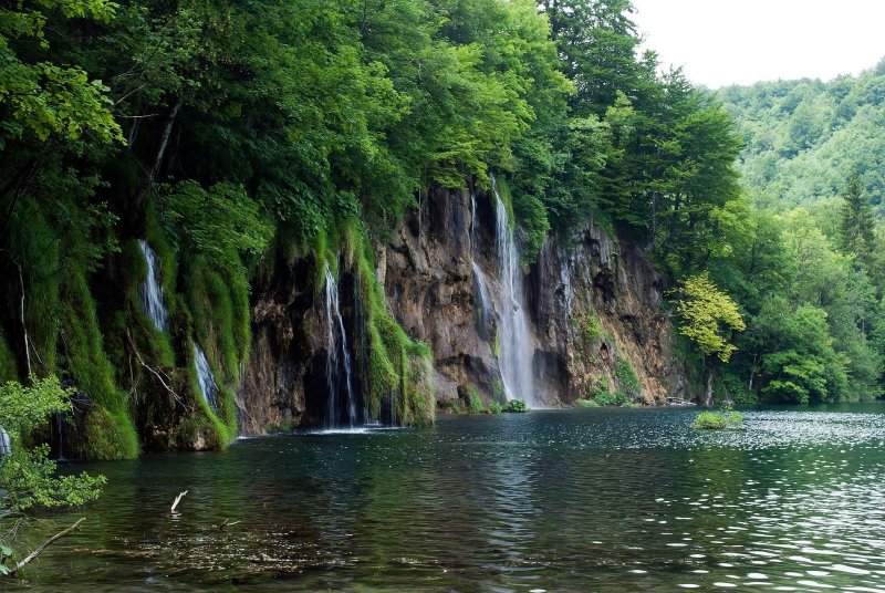 Хорватия водопады на Плитвицких Озерах