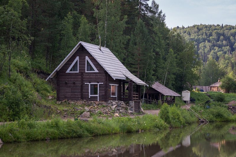 Дом у озера Швеция