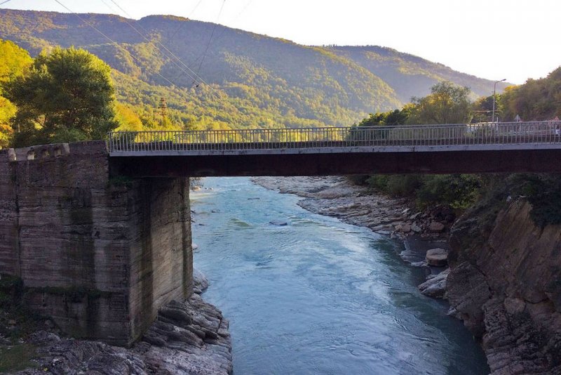 Река Риони Грузия белый мост