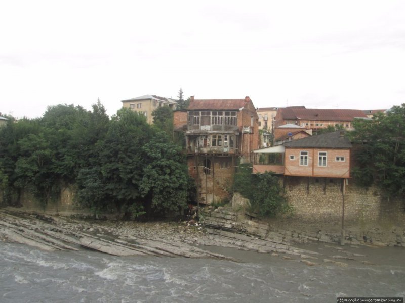 Грузия Кутаиси река Риони храм Баграта