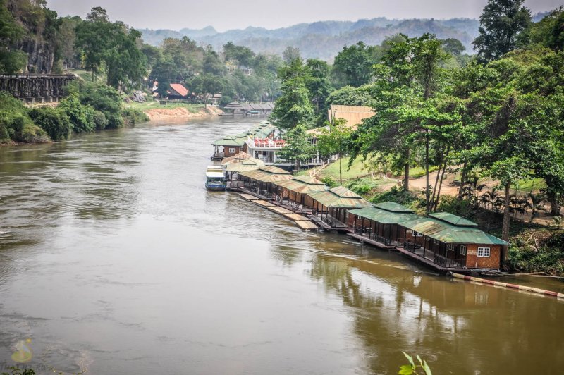 Тайланд Канчанабури бунгало на воде река Квай
