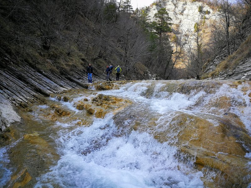 Бамбаки водопад в долине реки Уруштен
