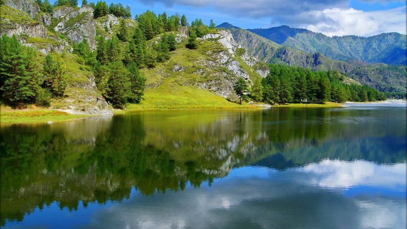 Зеркальное озеро горный Алтай