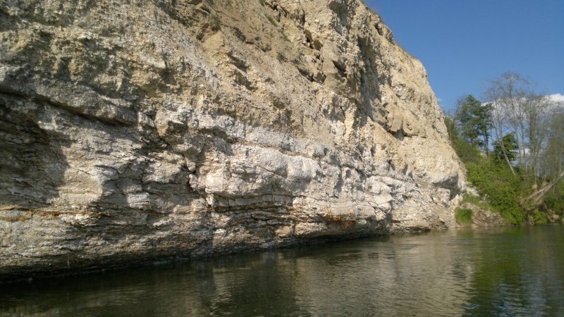Река Ирень скалы