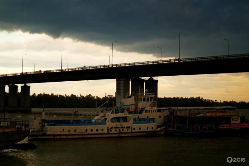 Мост через реку Обь в Барнауле