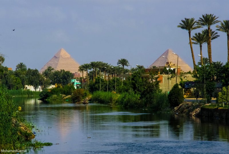 Река Нил и пирамиды