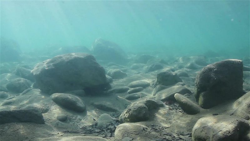 Камни на дне моря