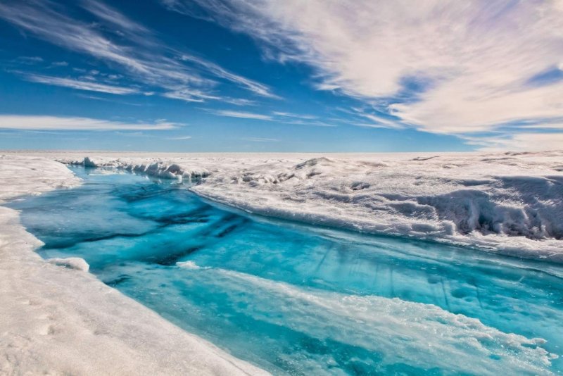 Голубая река в леднике Гренландия