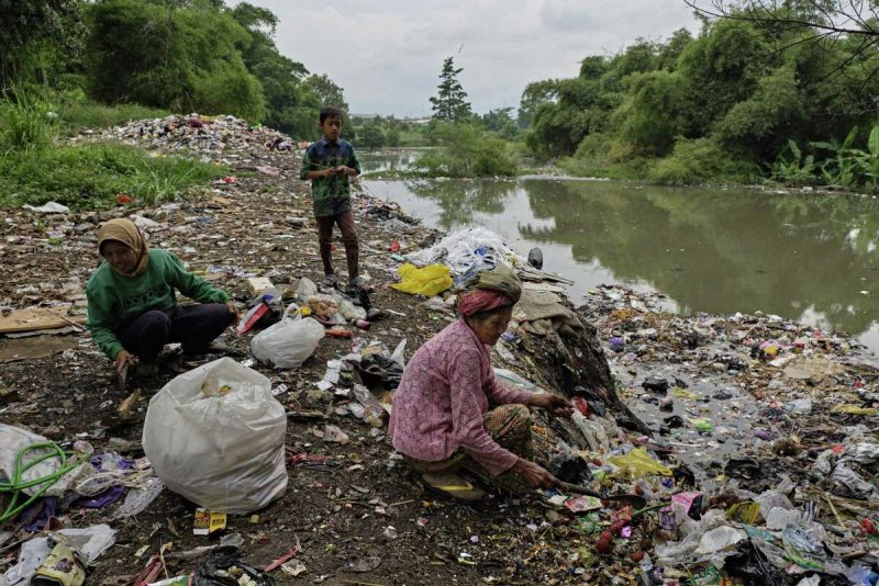 Ядовитая река в Индонезии промышленность