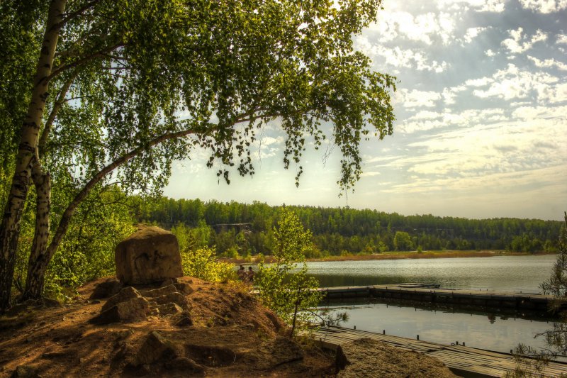 Уральский лес на берегу реки