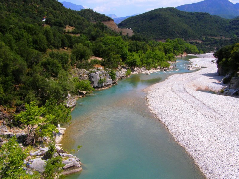 Река Альякмон в Греции