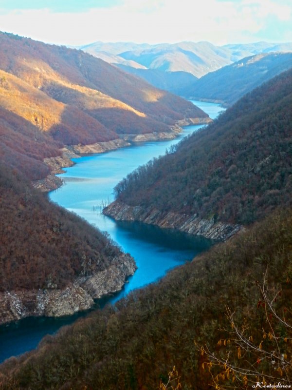 Река Альякмон в Греции фото