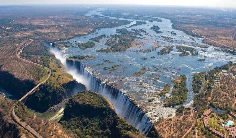 Водопад Виктория на реке Замбези в Африке
