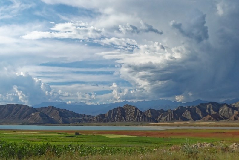Озеро Токтогул Киргизия