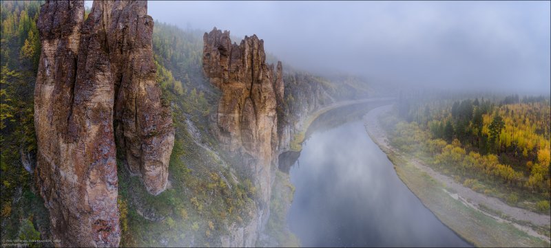 Река синяя Якутия золотые скалы