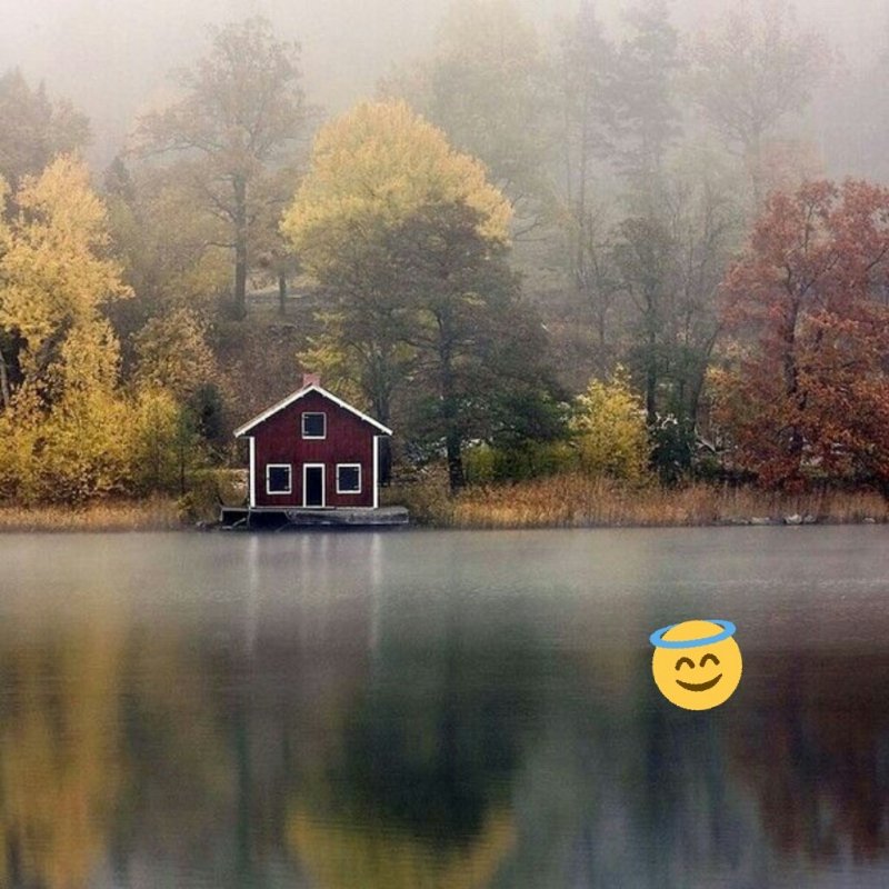 Одинокий дом у озера