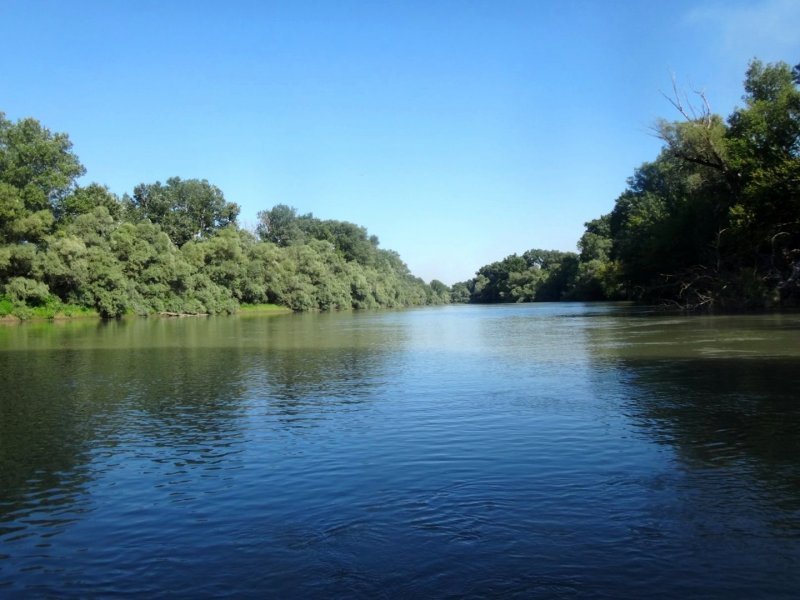Река Кубань делит Краснодарский край