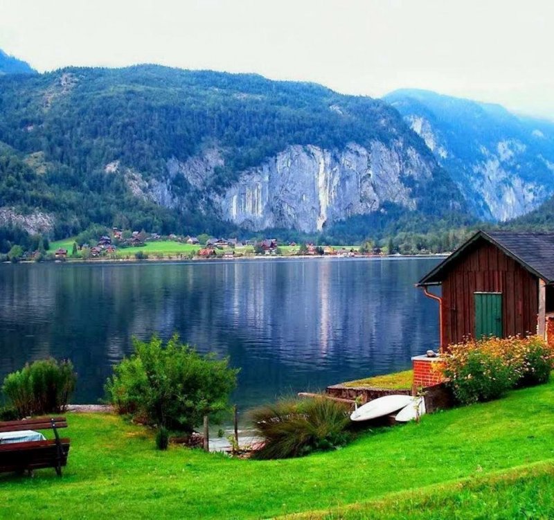 Дом на берегу Цугского озера в Швейцарии.