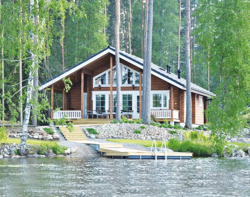 Финский домик на озере
