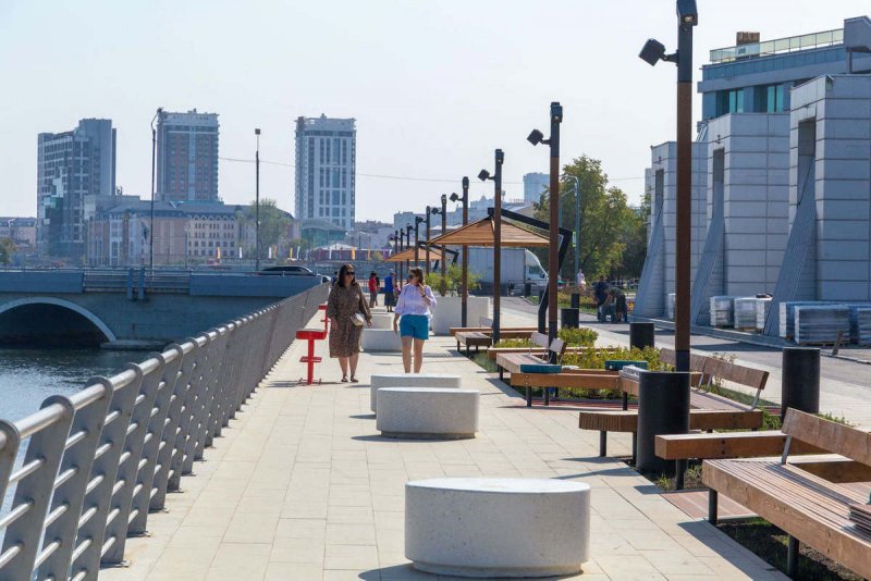 Пешеходная зона на набережной Челябинск