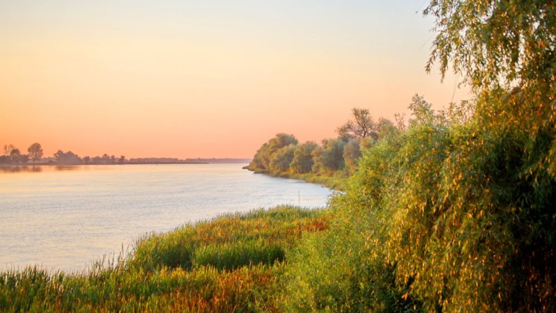 Астраханская река Волга