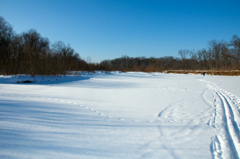 Замерзшая река зимой