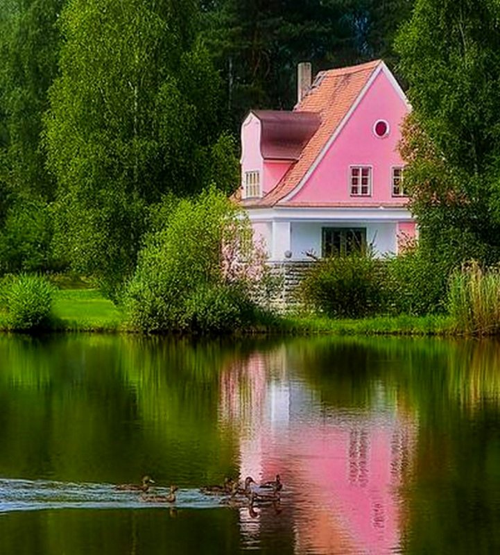 Шанти озеро розовый домик