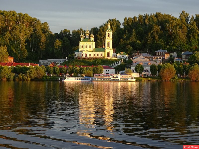 Набережная и река Волга Плес