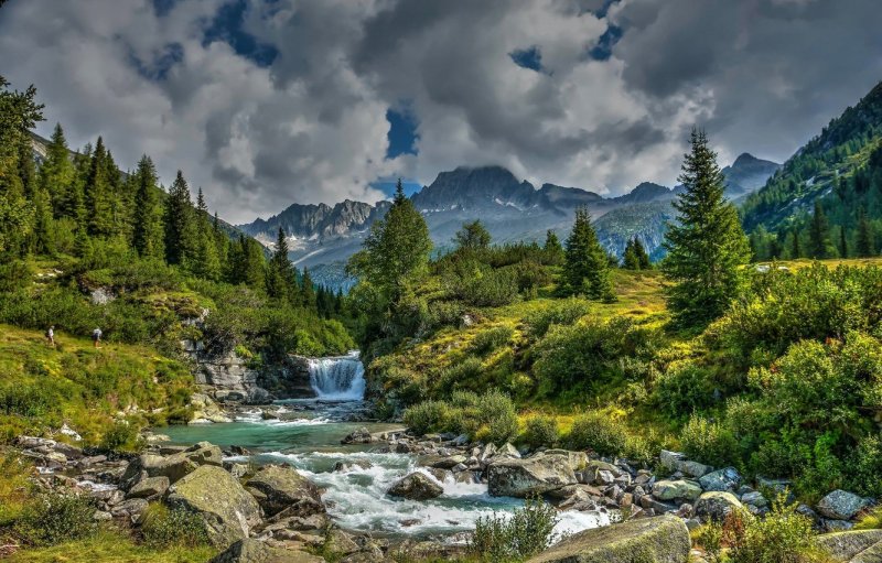 Горная река в Альпах