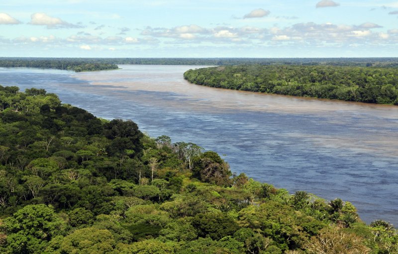 Амазонка на реке Амазонка