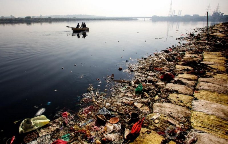 Загрязненные водоемы Индии