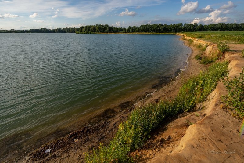 Озеро песчаный берег Громово