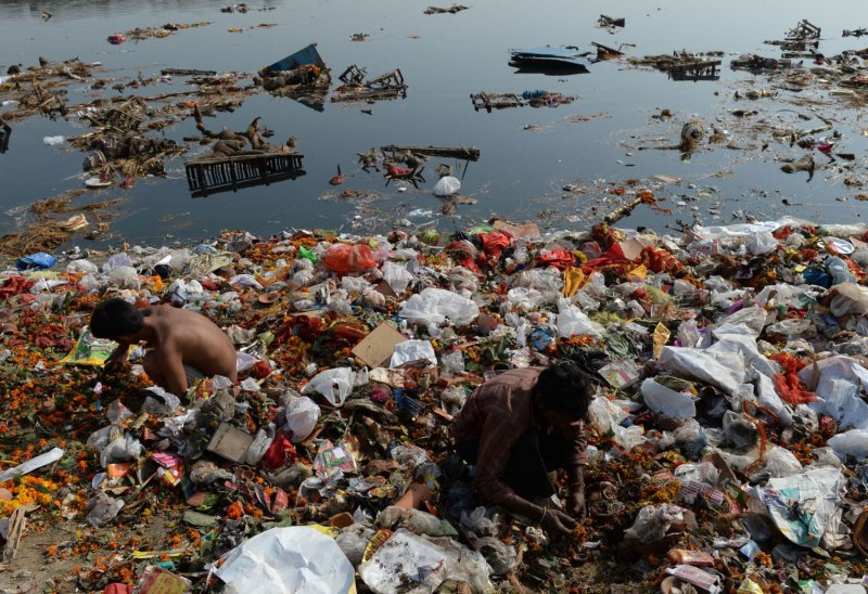 Река ганг в Индии загрязнения видео