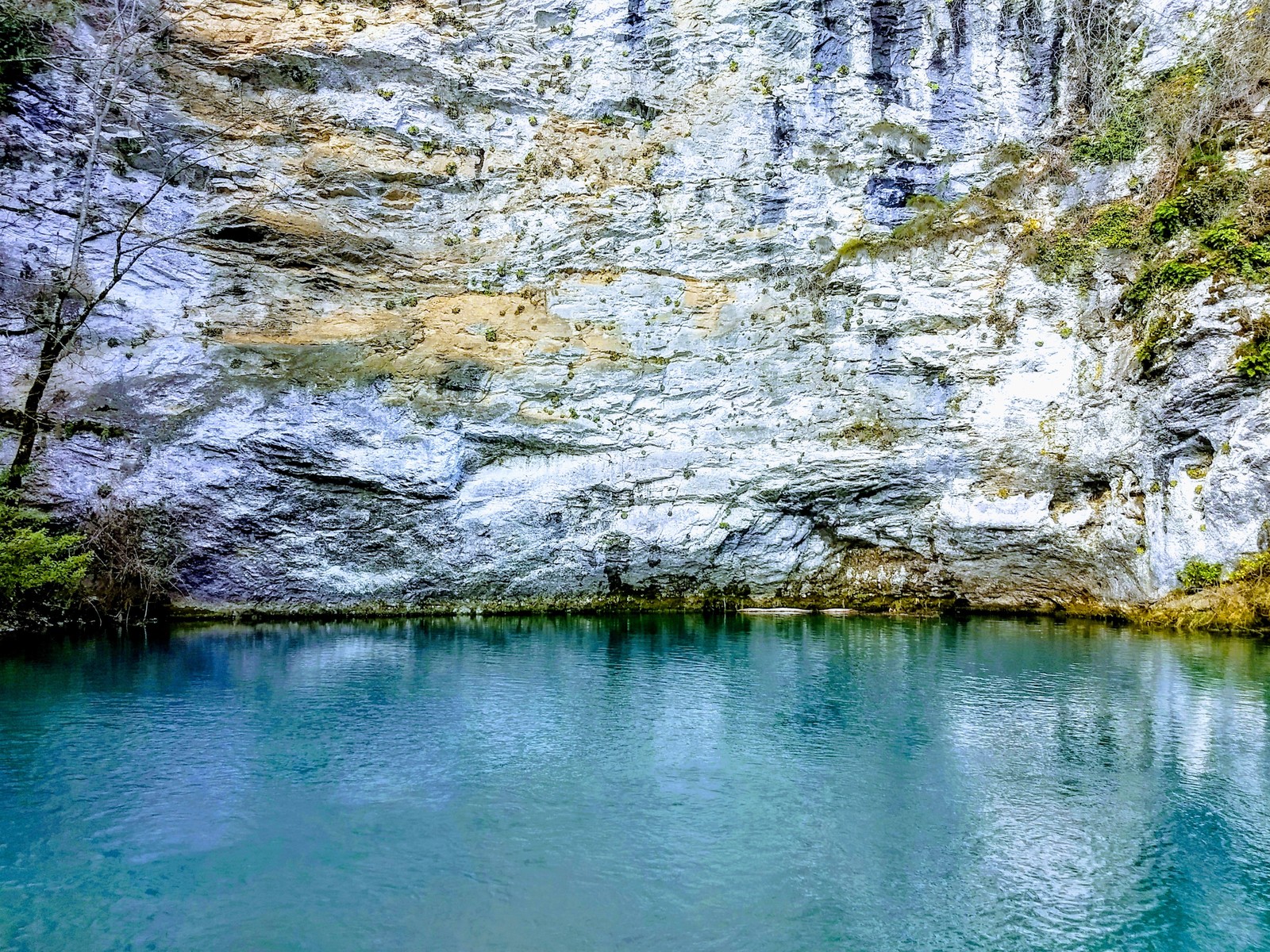 Чегем голубое озеро