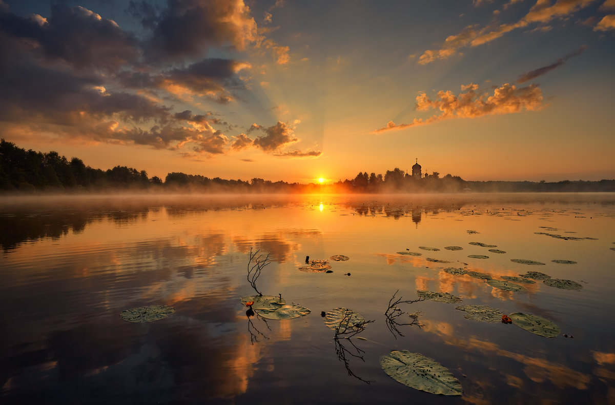 Восход на озере