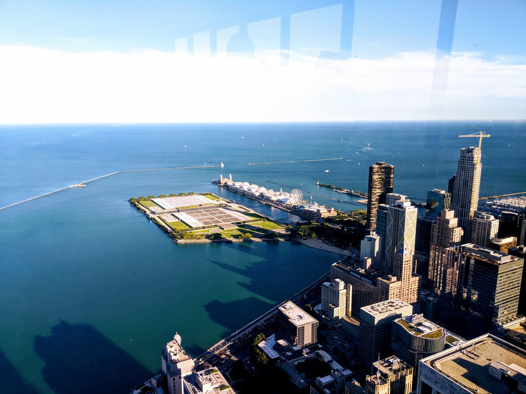 Вид Чикаго с другого берега озера Мичиган