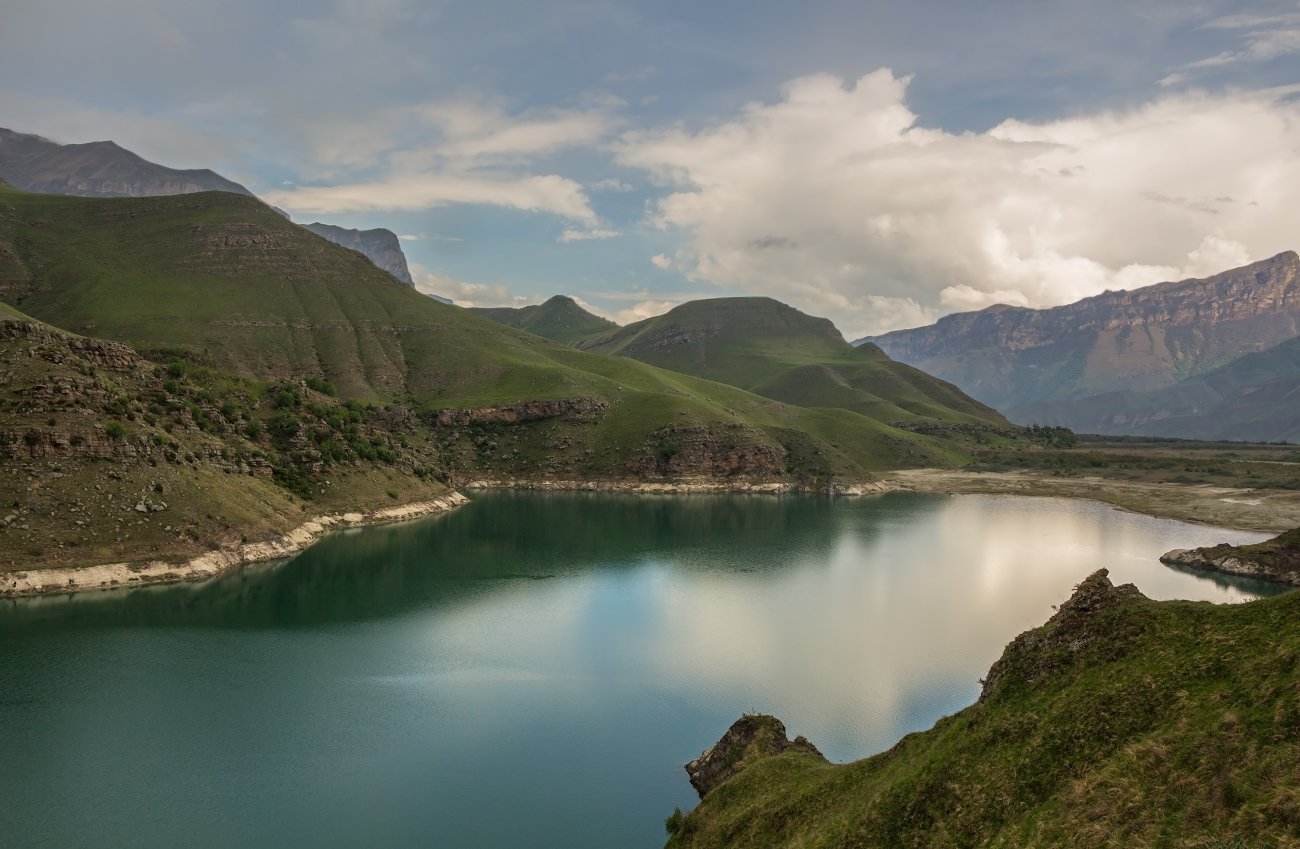 Эльбрус и озеро Гижгит фото