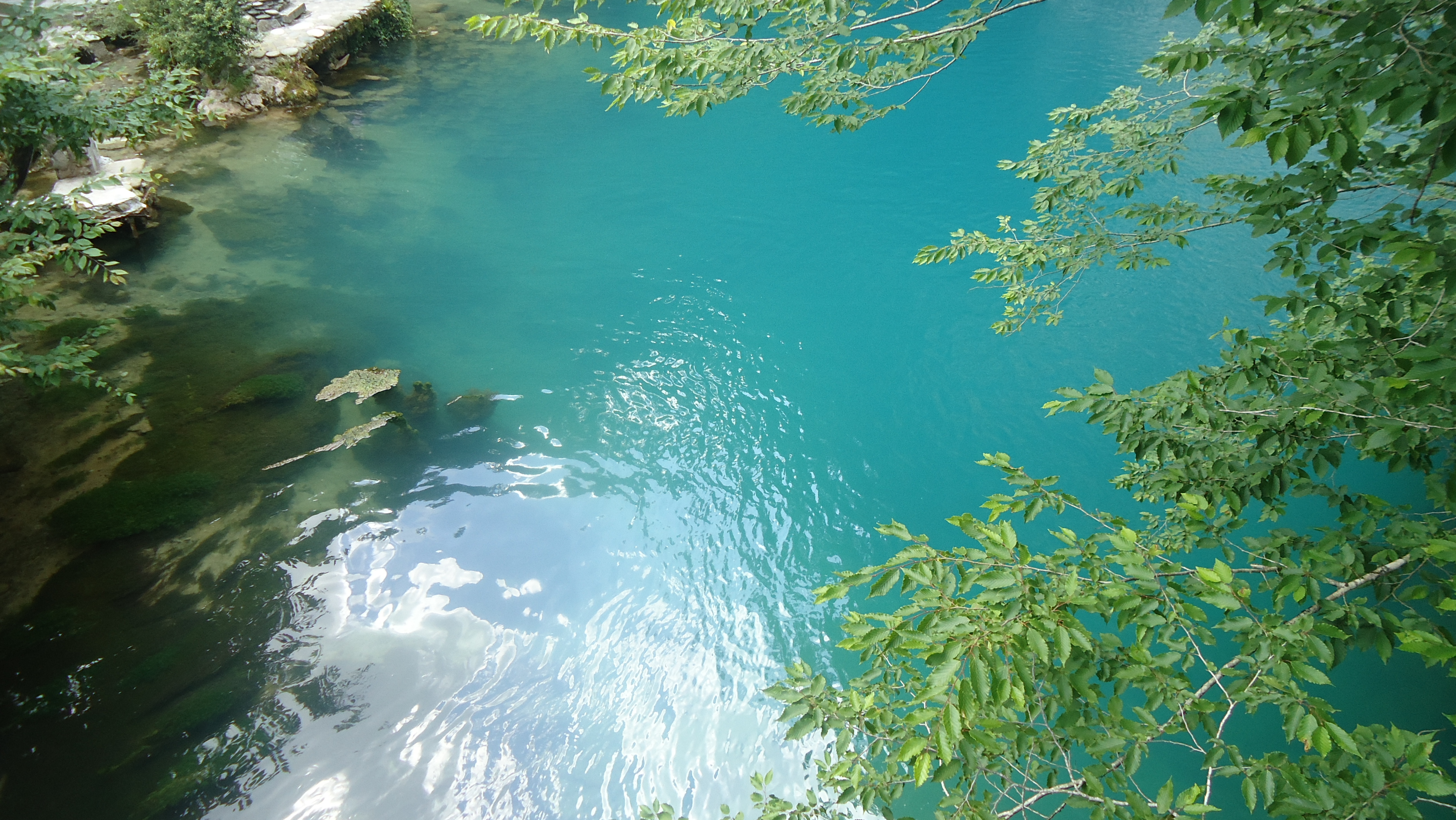 Озеро Рица голубое озеро глубина