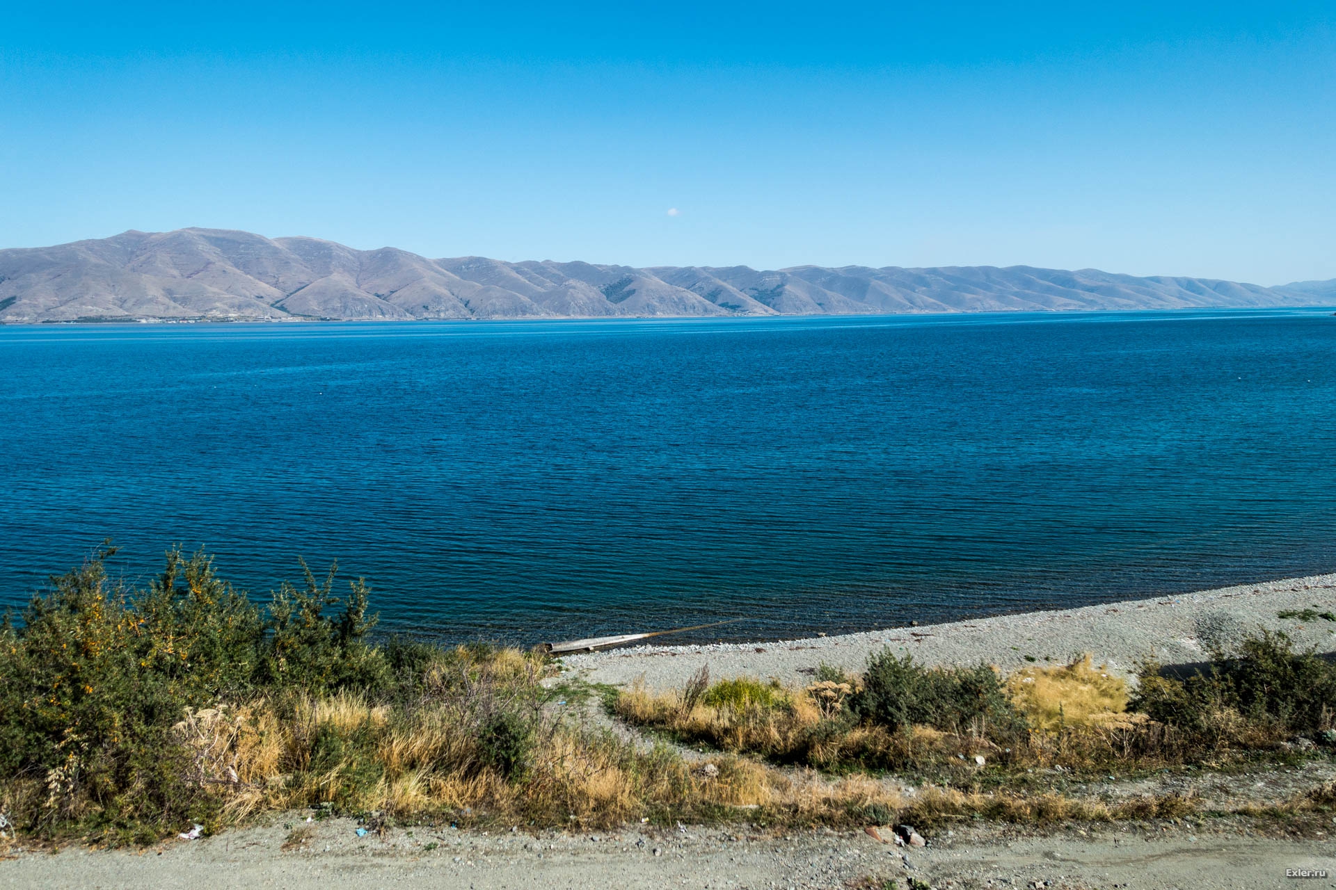 Глубина озера севан. Озеро Севан Армения. Национальный парк Севан. Море Севан в Армении. Малый Севан озеро.