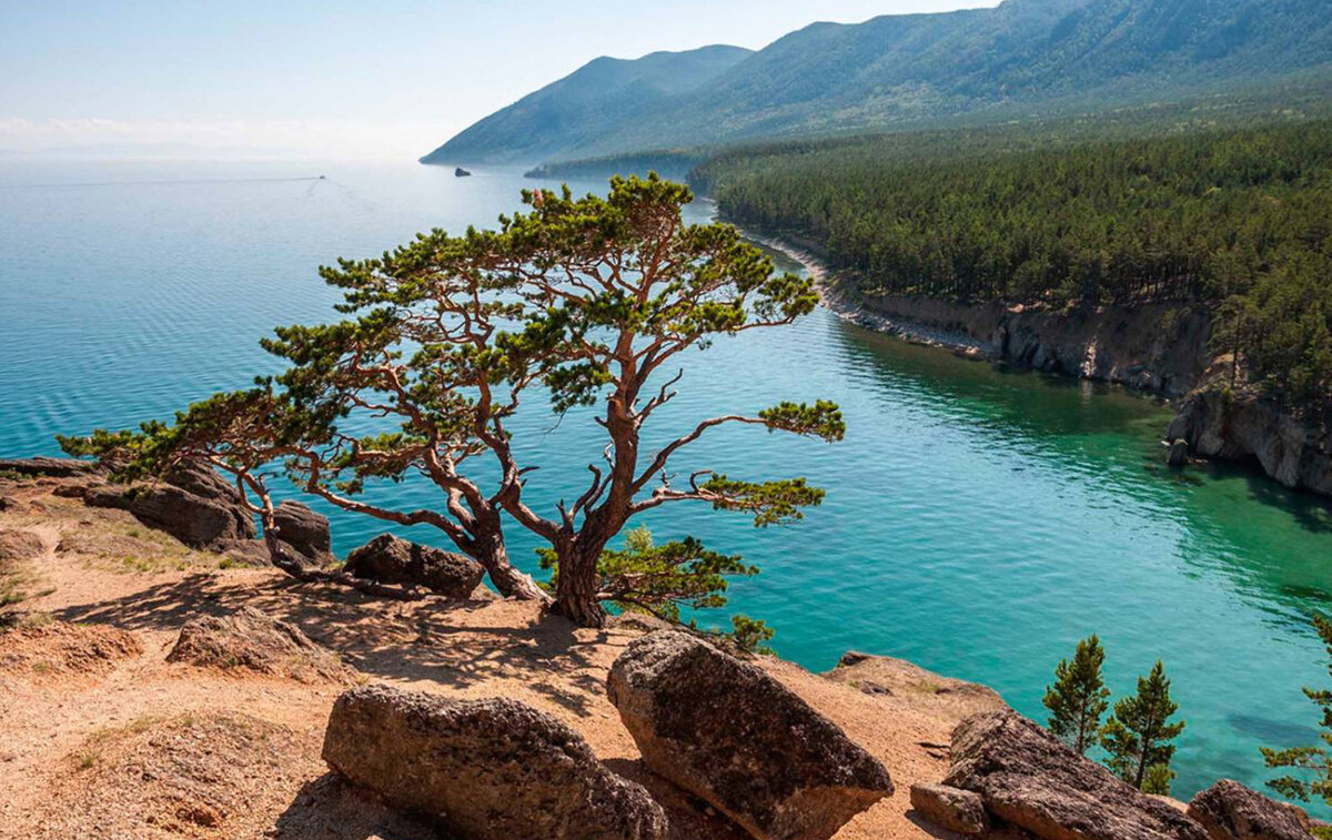 Озеро Байкал летом