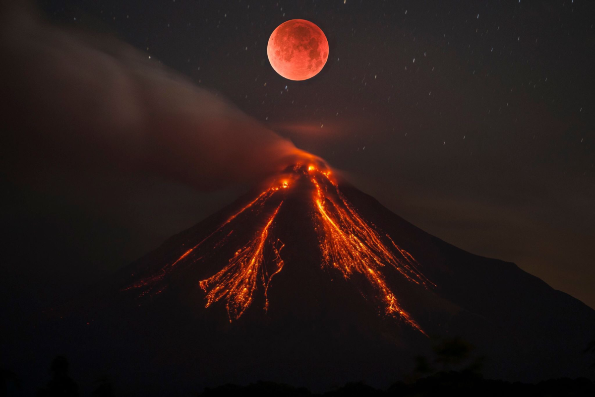 Сколько действующих вулканов было на планете маленького